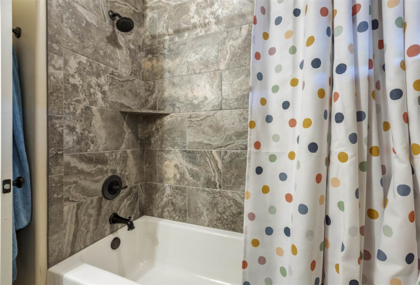 3 Bedrooms Bedrooms, 0 ,2 BathroomsBathrooms,Residential,Single Family,Jardot,2,132519