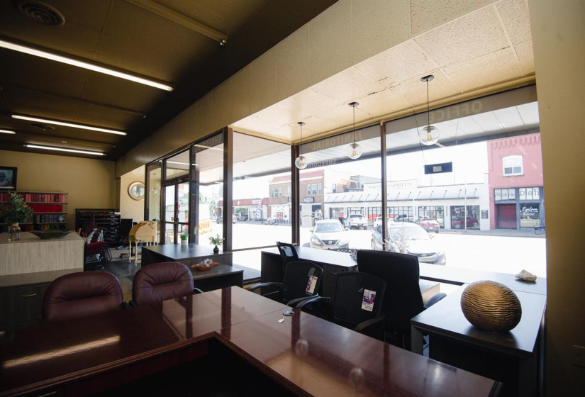 0 , 0 ,11 BathroomsBathrooms,Commercial/industrial,Commercial,Main,1,132532