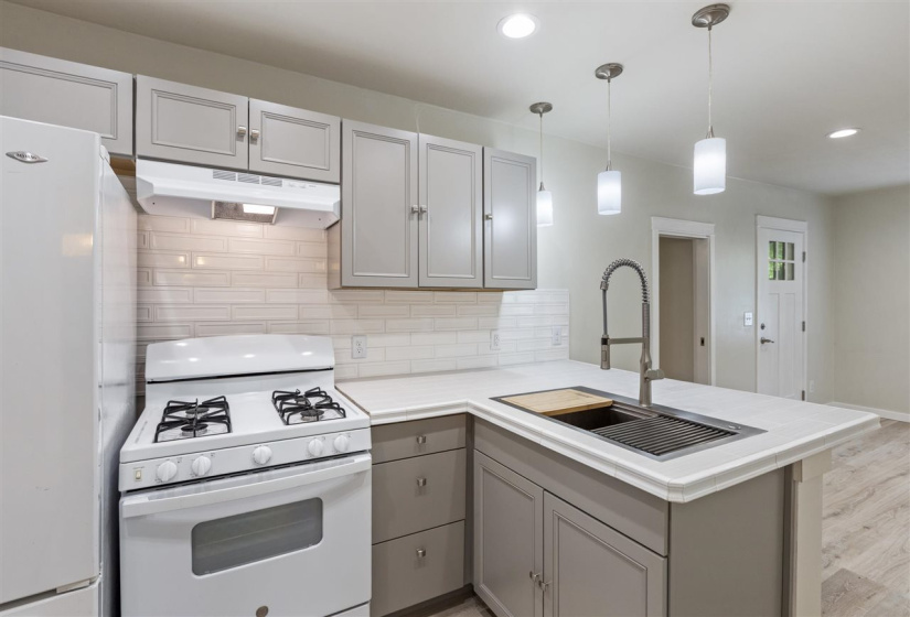 1 Bedroom Bedrooms, 0 ,1 BathroomBathrooms,Residential,Single Family,Husband,1,132533