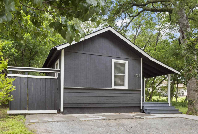 1 Bedroom Bedrooms, 0 ,1 BathroomBathrooms,Residential,Single Family,Husband,1,132533