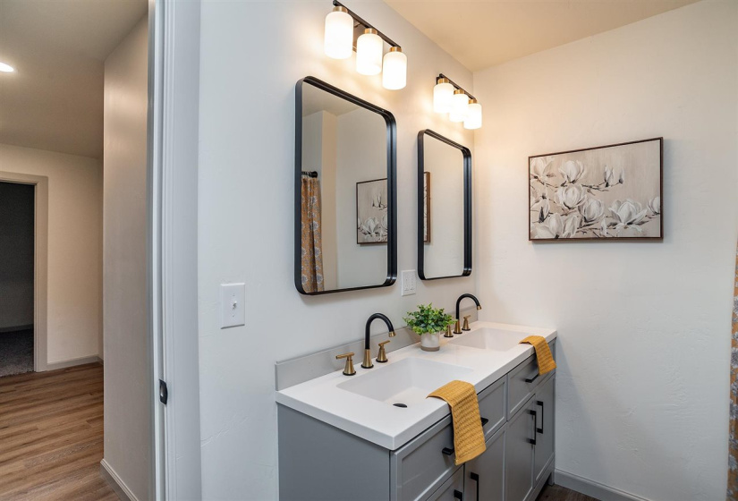4 Bedrooms Bedrooms, 0 ,2 BathroomsBathrooms,Residential,Single Family,3484,1,132540