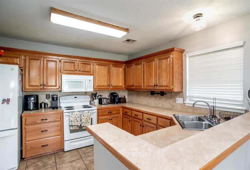3 Bedrooms Bedrooms, 0 ,2 BathroomsBathrooms,Residential,Single Family,Abbey,1,132546