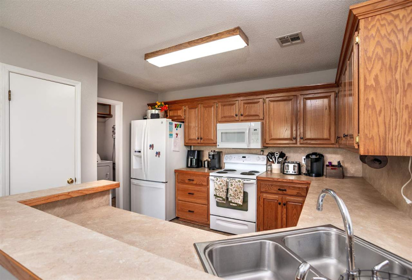 3 Bedrooms Bedrooms, 0 ,2 BathroomsBathrooms,Residential,Single Family,Abbey,1,132546