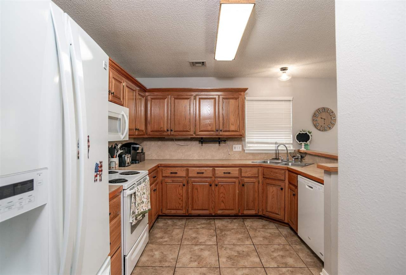 3 Bedrooms Bedrooms, 0 ,2 BathroomsBathrooms,Residential,Single Family,Abbey,1,132546