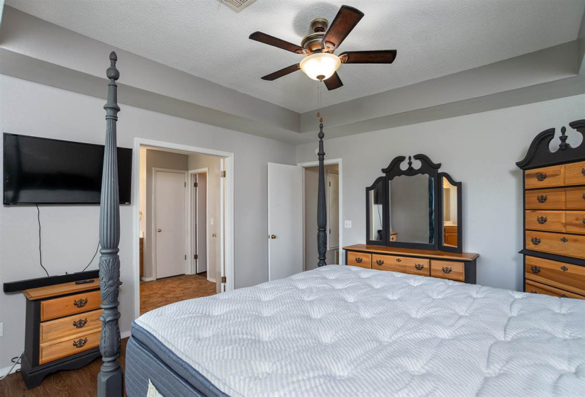 3 Bedrooms Bedrooms, 0 ,2 BathroomsBathrooms,Residential,Single Family,Abbey,1,132546
