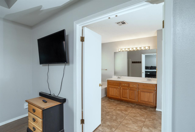 3 Bedrooms Bedrooms, 0 ,2 BathroomsBathrooms,Residential,Single Family,Abbey,1,132546