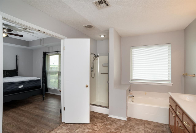 3 Bedrooms Bedrooms, 0 ,2 BathroomsBathrooms,Residential,Single Family,Abbey,1,132546