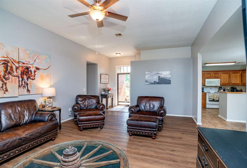 3 Bedrooms Bedrooms, 0 ,2 BathroomsBathrooms,Residential,Single Family,Abbey,1,132546