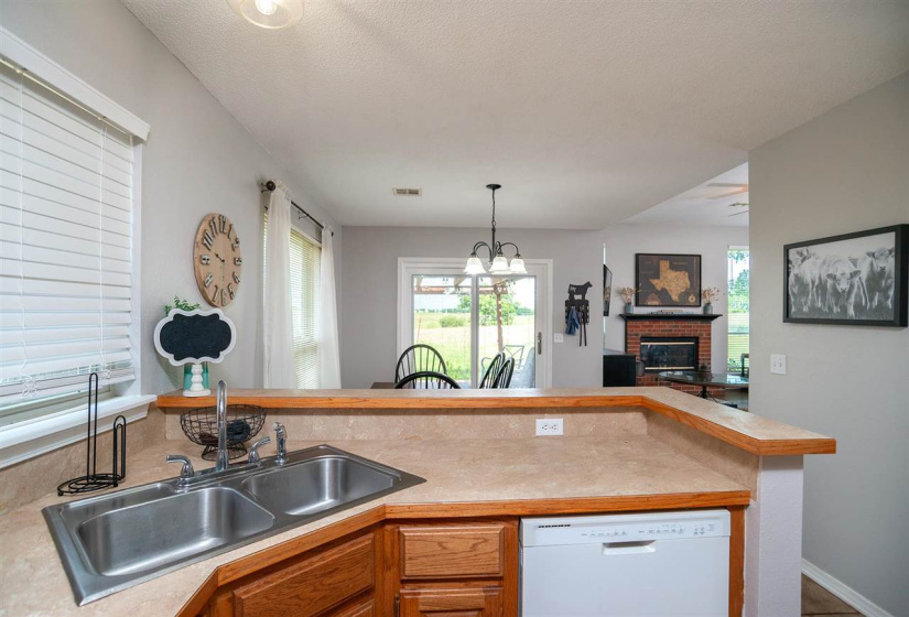3 Bedrooms Bedrooms, 0 ,2 BathroomsBathrooms,Residential,Single Family,Abbey,1,132546