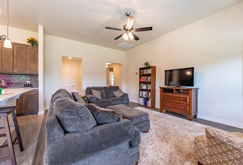 3 Bedrooms Bedrooms, 0 ,2 BathroomsBathrooms,Residential,Single Family,Prairie,1,132557