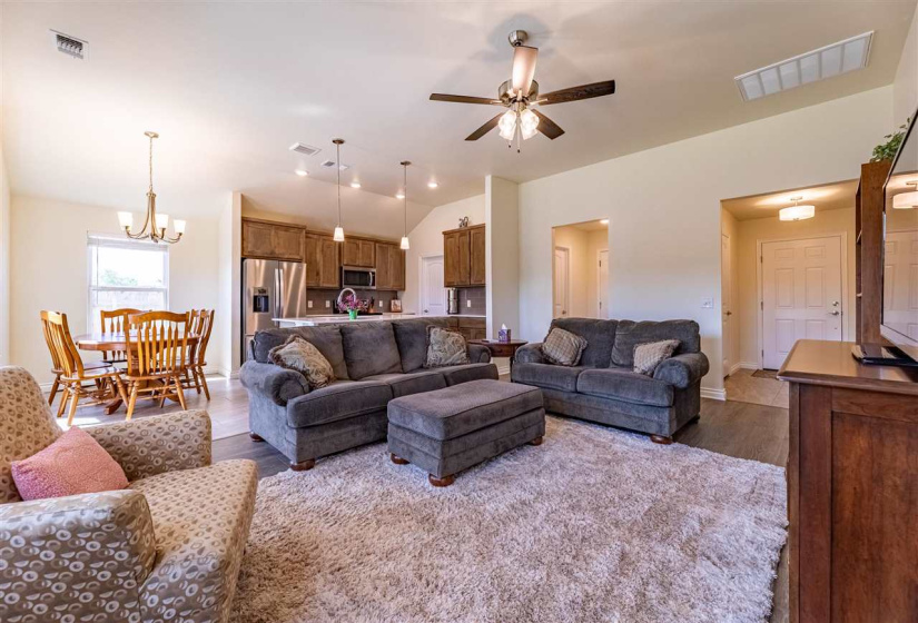 3 Bedrooms Bedrooms, 0 ,2 BathroomsBathrooms,Residential,Single Family,Prairie,1,132557
