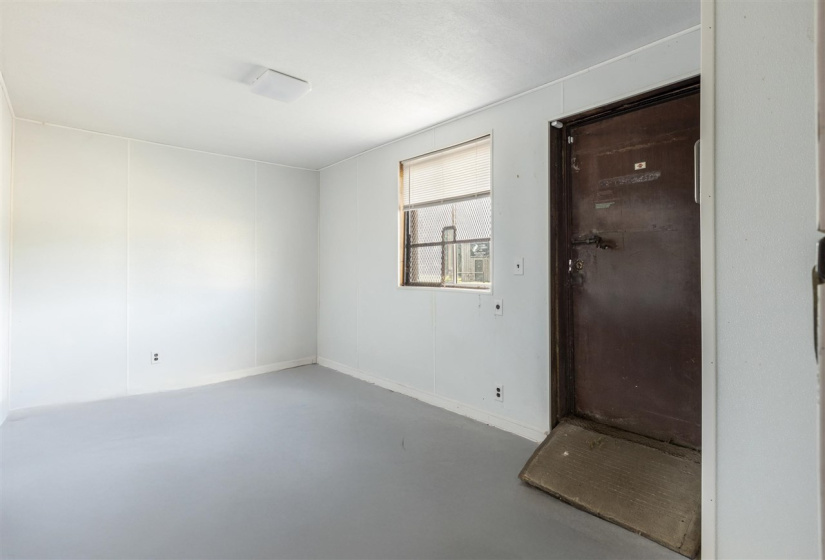 0 , 0 ,21 BathroomsBathrooms,Commercial/industrial,Commercial,4th,1,132564