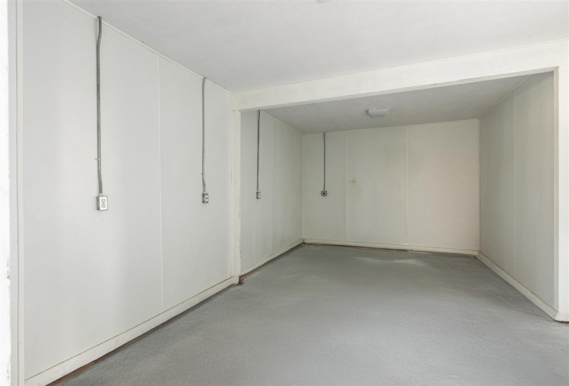 0 , 0 ,21 BathroomsBathrooms,Commercial/industrial,Commercial,4th,1,132564