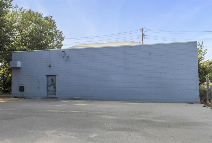 0 , 0 ,21 BathroomsBathrooms,Commercial/industrial,Commercial,4th,1,132564