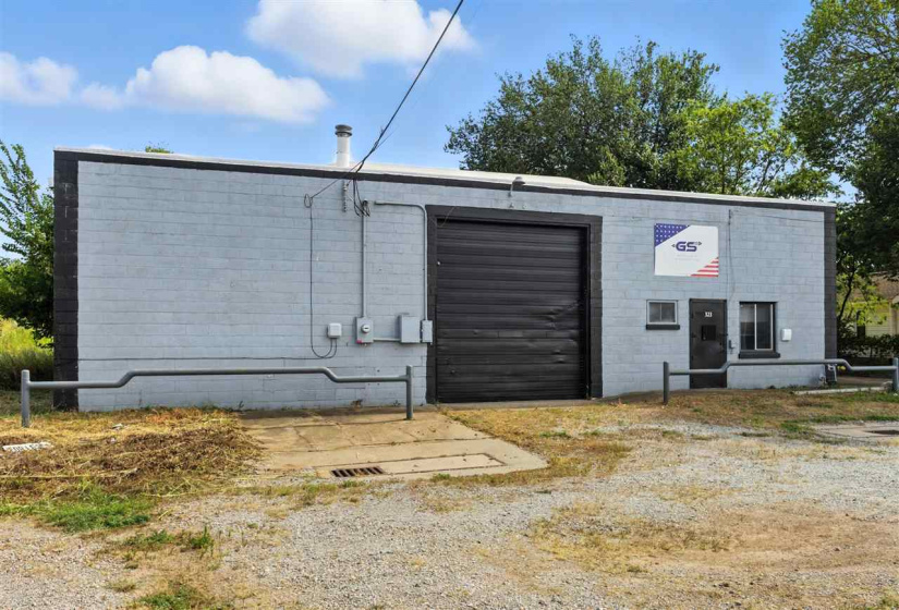 0 , 0 ,21 BathroomsBathrooms,Commercial/industrial,Commercial,4th,1,132564