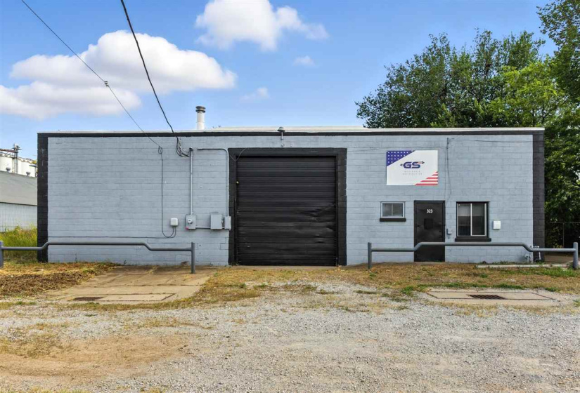 0 , 0 ,21 BathroomsBathrooms,Commercial/industrial,Commercial,4th,1,132564