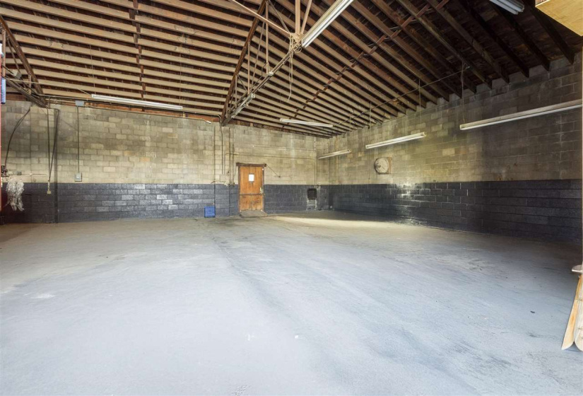 0 , 0 ,21 BathroomsBathrooms,Commercial/industrial,Commercial,4th,1,132564