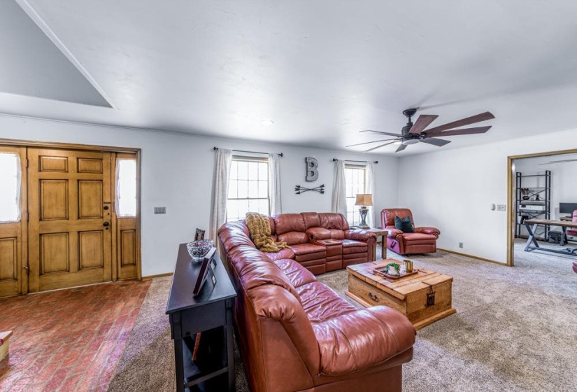 4 Bedrooms Bedrooms, 0 ,2 BathroomsBathrooms,Residential,Single Family,Pecan Drive,1.5,132569