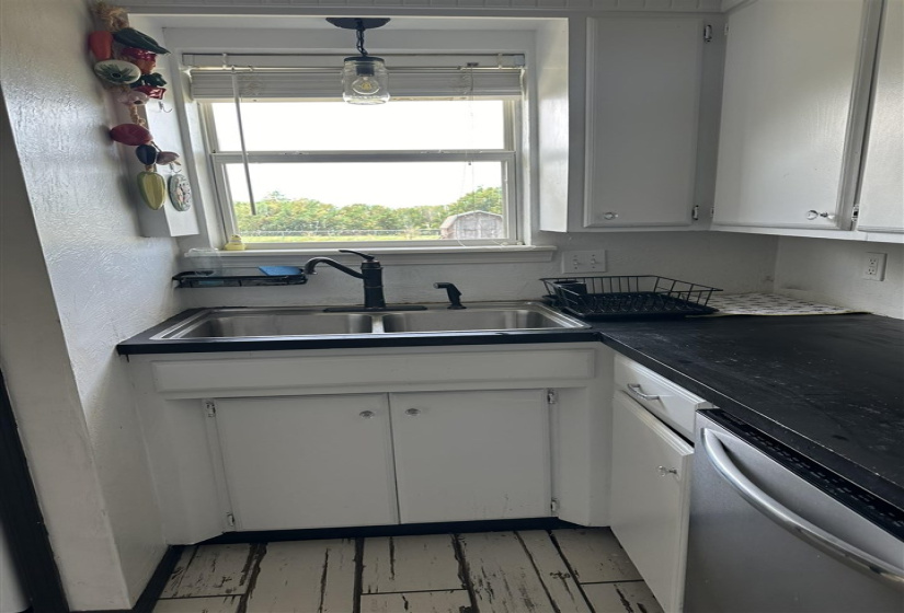 4 Bedrooms Bedrooms, 0 ,1 BathroomBathrooms,Residential,Single Family,Lily,1,132570