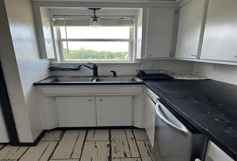 4 Bedrooms Bedrooms, 0 ,1 BathroomBathrooms,Residential,Single Family,Lily,1,132570