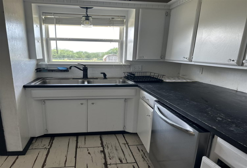 4 Bedrooms Bedrooms, 0 ,1 BathroomBathrooms,Residential,Single Family,Lily,1,132570