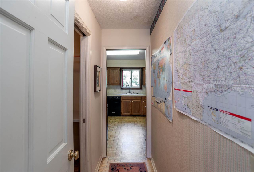 4 Bedrooms Bedrooms, 0 ,2 BathroomsBathrooms,Residential,Single Family,Lakeshore,2,132571