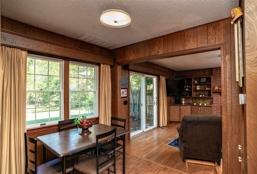 4 Bedrooms Bedrooms, 0 ,2 BathroomsBathrooms,Residential,Single Family,Lakeshore,2,132571