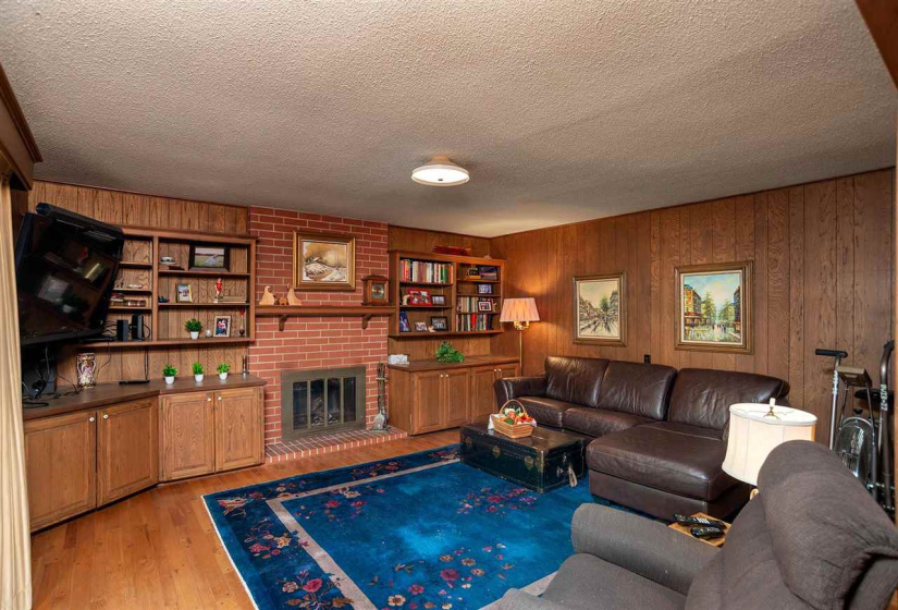 4 Bedrooms Bedrooms, 0 ,2 BathroomsBathrooms,Residential,Single Family,Lakeshore,2,132571