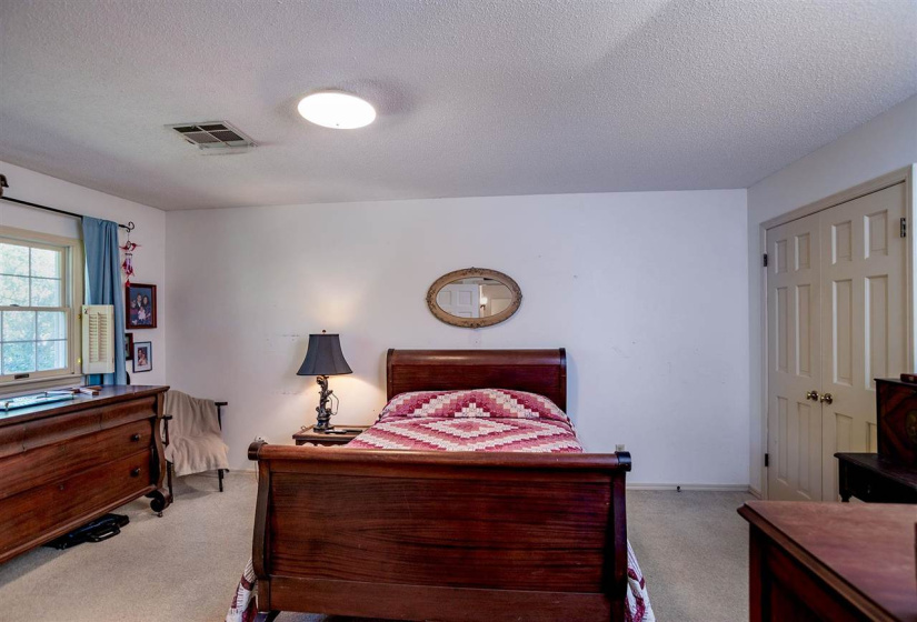 4 Bedrooms Bedrooms, 0 ,2 BathroomsBathrooms,Residential,Single Family,Lakeshore,2,132571