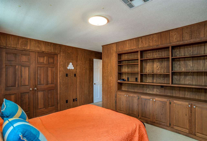 4 Bedrooms Bedrooms, 0 ,2 BathroomsBathrooms,Residential,Single Family,Lakeshore,2,132571