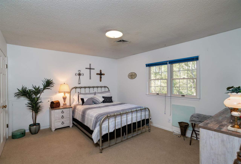 4 Bedrooms Bedrooms, 0 ,2 BathroomsBathrooms,Residential,Single Family,Lakeshore,2,132571