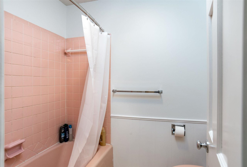 4 Bedrooms Bedrooms, 0 ,2 BathroomsBathrooms,Residential,Single Family,Lakeshore,2,132571