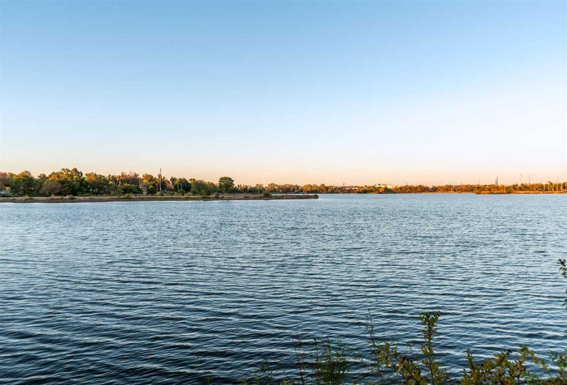 4 Bedrooms Bedrooms, 0 ,2 BathroomsBathrooms,Residential,Single Family,Lakeshore,2,132571