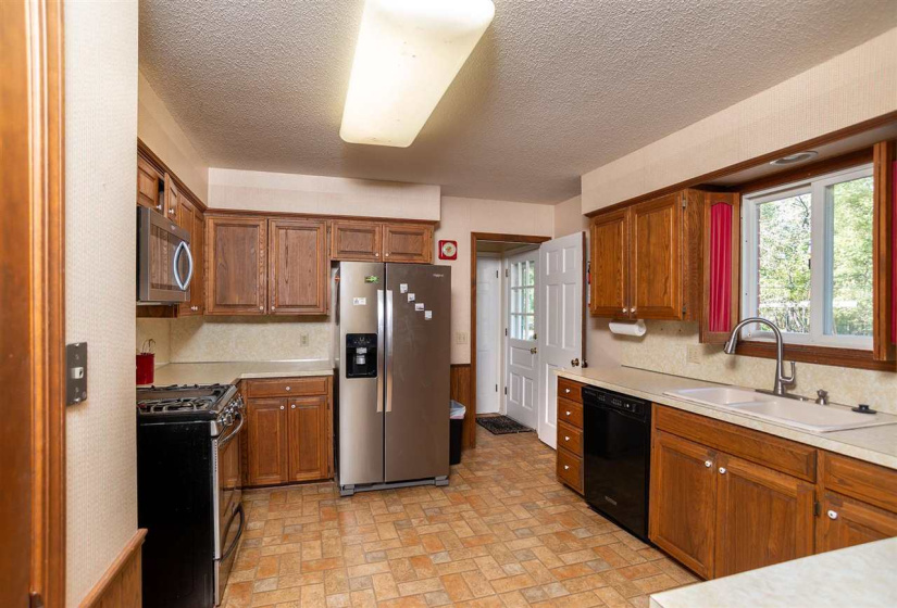 4 Bedrooms Bedrooms, 0 ,2 BathroomsBathrooms,Residential,Single Family,Lakeshore,2,132571