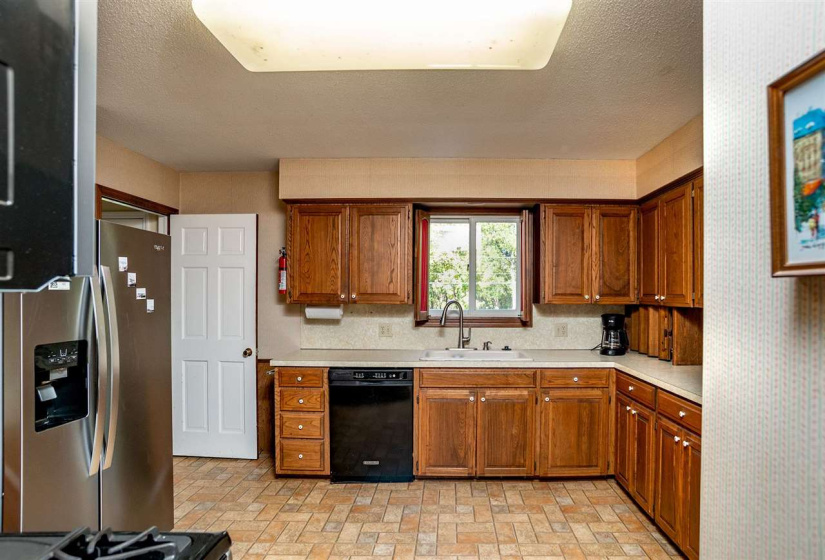 4 Bedrooms Bedrooms, 0 ,2 BathroomsBathrooms,Residential,Single Family,Lakeshore,2,132571