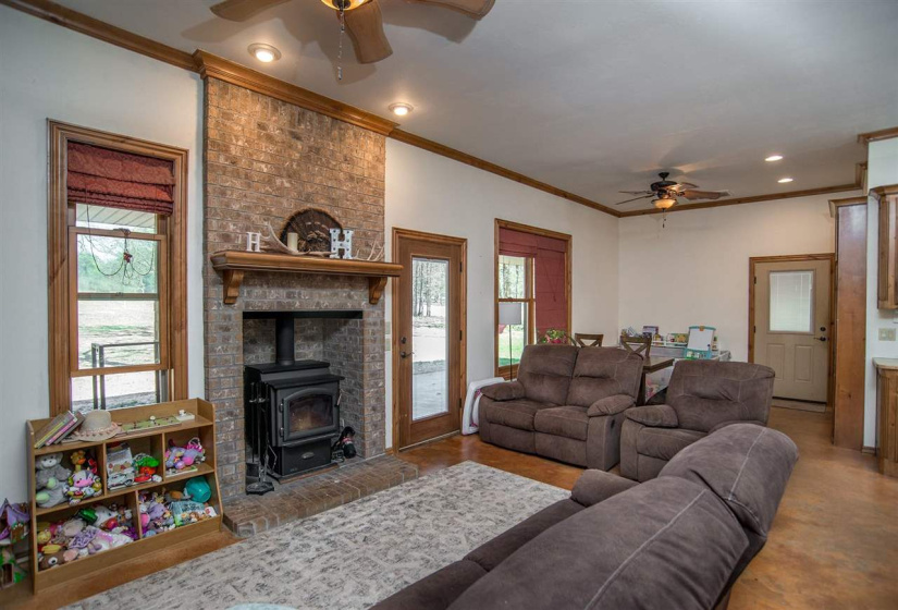3 Bedrooms Bedrooms, 0 ,2 BathroomsBathrooms,Residential,Single Family,840,2,132573