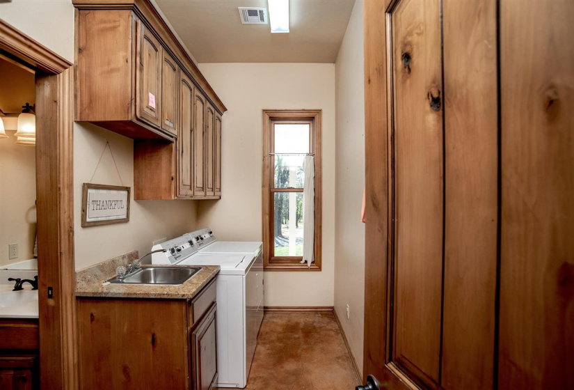 3 Bedrooms Bedrooms, 0 ,2 BathroomsBathrooms,Residential,Single Family,840,2,132573