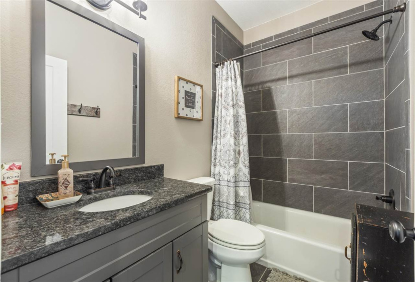 4 Bedrooms Bedrooms, 0 ,3 BathroomsBathrooms,Residential,Single Family,Prairie,1.5,132623