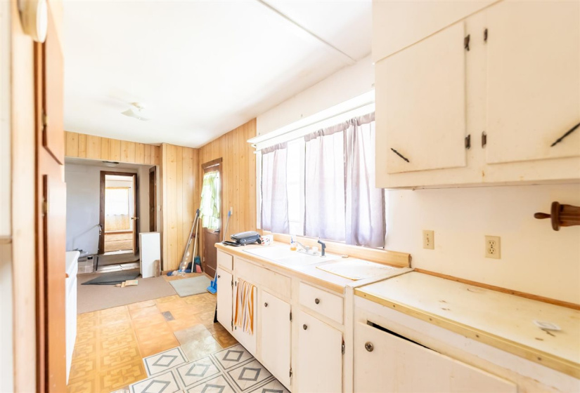 3 Bedrooms Bedrooms, 0 ,1 BathroomBathrooms,Residential,Single Family,22nd,1,132639