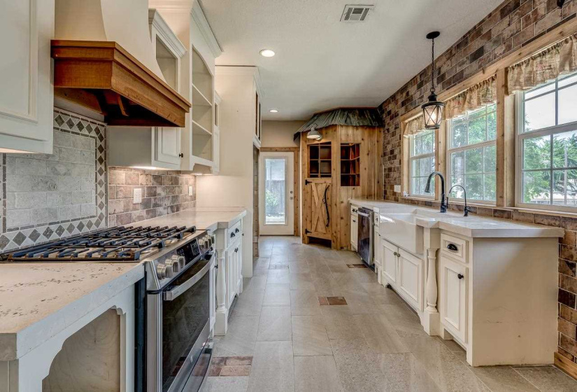 3 Bedrooms Bedrooms, 0 ,1 BathroomBathrooms,Residential,Single Family,5th,1,132647