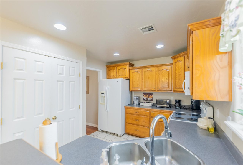 3 Bedrooms Bedrooms, 0 ,2 BathroomsBathrooms,Residential,Single Family,Emma,1,132649