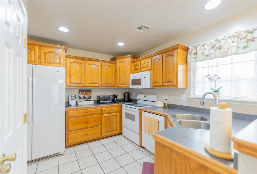 3 Bedrooms Bedrooms, 0 ,2 BathroomsBathrooms,Residential,Single Family,Emma,1,132649
