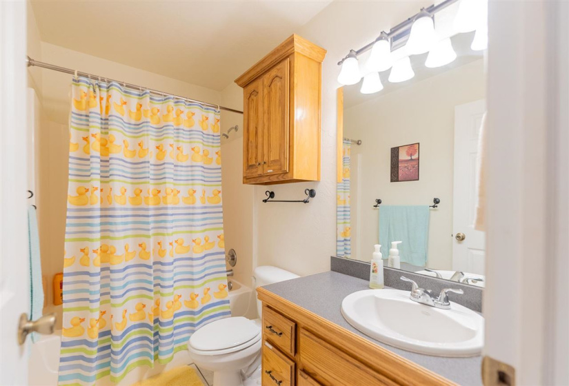 3 Bedrooms Bedrooms, 0 ,2 BathroomsBathrooms,Residential,Single Family,Emma,1,132649