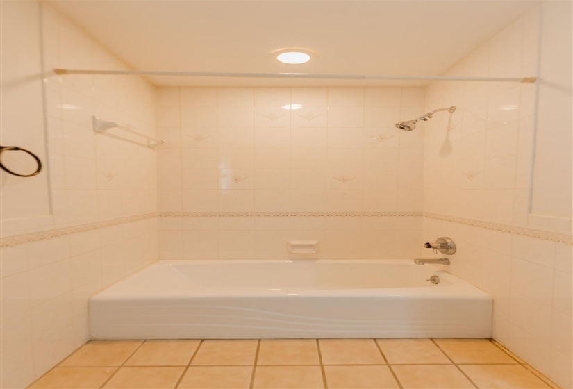 4 Bedrooms Bedrooms, 0 ,3 BathroomsBathrooms,Residential,Single Family,Country Club,1,132670