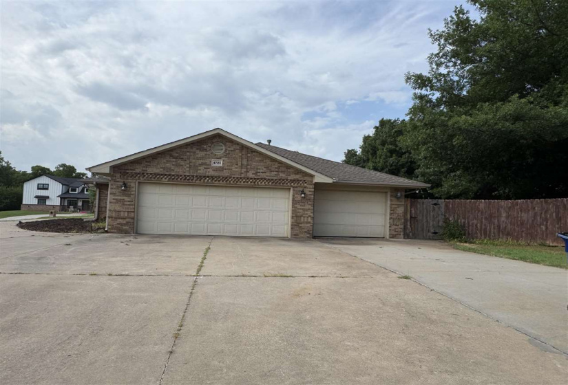 4 Bedrooms Bedrooms, 0 ,3 BathroomsBathrooms,Residential,Single Family,Country Club,1,132670
