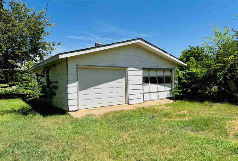 3 Bedrooms Bedrooms, 0 ,1 BathroomBathrooms,Residential,Single Family,Holly,1.5,132673