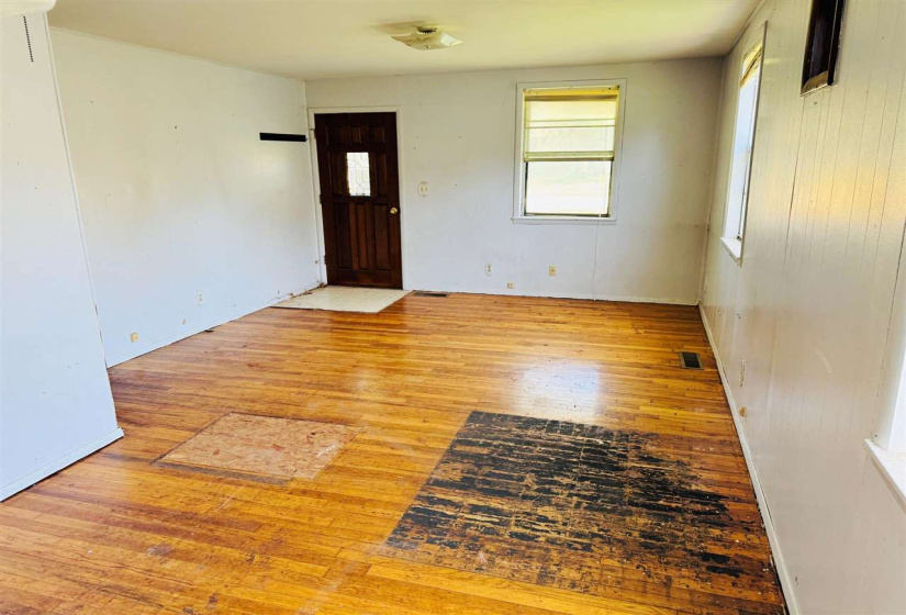 3 Bedrooms Bedrooms, 0 ,1 BathroomBathrooms,Residential,Single Family,Holly,1.5,132673