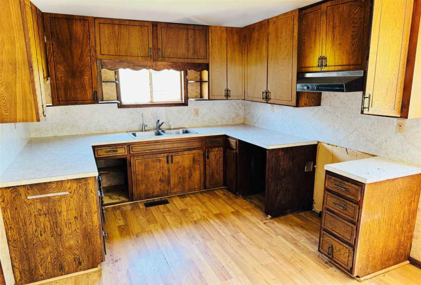 3 Bedrooms Bedrooms, 0 ,1 BathroomBathrooms,Residential,Single Family,Holly,1.5,132673