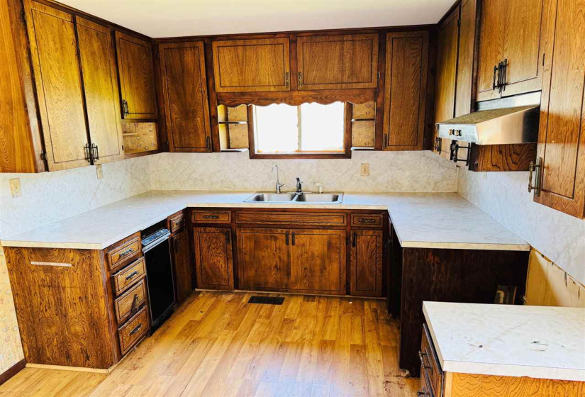 3 Bedrooms Bedrooms, 0 ,1 BathroomBathrooms,Residential,Single Family,Holly,1.5,132673