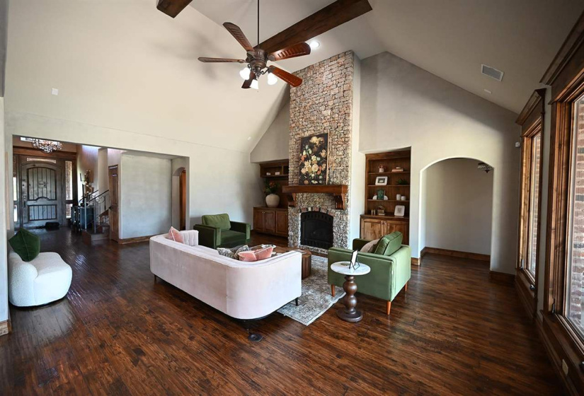 4 Bedrooms Bedrooms, 0 ,3 BathroomsBathrooms,Residential,Single Family,Chateau,1.5,132674